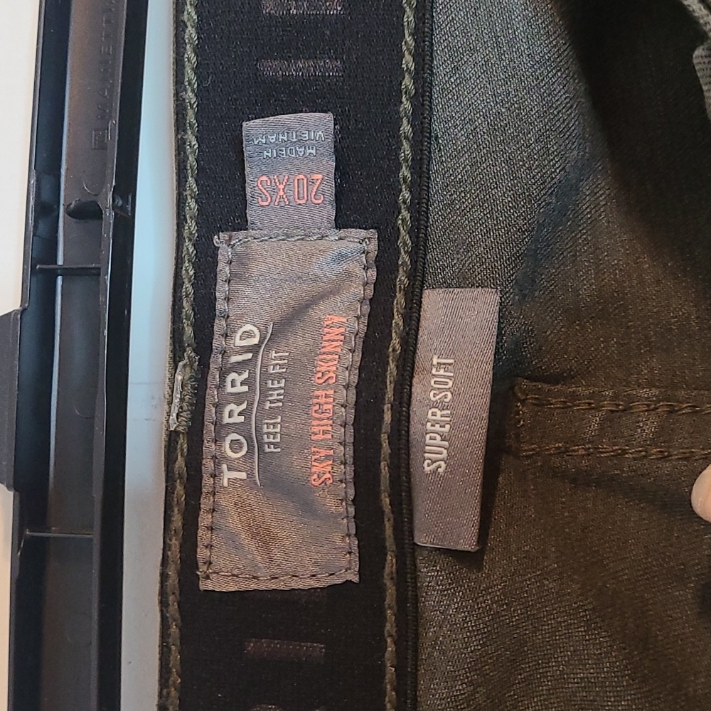 Torrid army green skinny Jeans - Picture 3 of 6